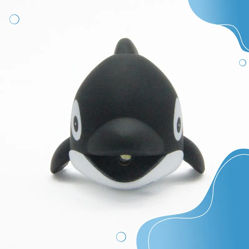 Bianco e nero cartone animato balena LED luce del suono che emette portachiavi di personalizzazione cob led portachiavi