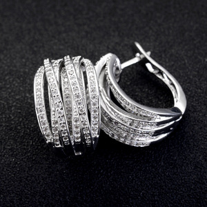 Orecchini a polsino geometrici a strati con croce pavé per donna, gioielli alla moda - Product Image 2