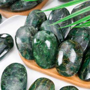 Yüksek kaliteli cilalı afrika yeşim kristal palmiye taş toplu doğal cep kristal şifa taşları - Product Image 2