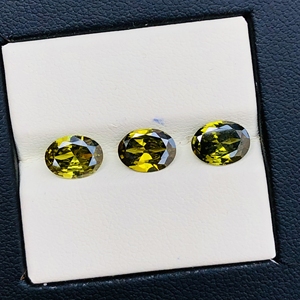 Piedra preciosa suelta de tamaño calibrado de forma ovalada de Zirconia cúbica de peridoto de Calidad exclusiva para la fabricación de joyas austriacas de alta calidad - Product Image 6