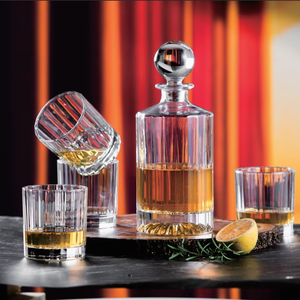 <span class=keywords><strong>Carafe</strong></span> à whisky et vin en cristal transparent sans plomb Dragonfly Premium, fabrication mécanique moderne, 900 ml, pour <span class=keywords><strong>a</strong></span>érer l'<span class=keywords><strong>alcool</strong></span> - Product Image 1