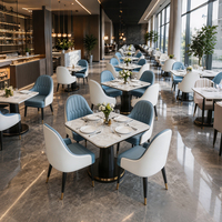 Ensemble de table à manger matelassée bleu et blanc, fauteuil rembourré, plateau de table en marbre, pieds en métal doré, personnalisable pour restaurant, OEM commercial