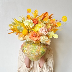 Bouquet a Ventaglio di Rose Vere Conservate Giallo-Arancio 'Secret Garden' - Dimensioni Personalizzabili per Soggiorno, Camera da Letto, Sala da Pranzo, Matrimoni - Product Image 4