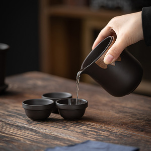 ชุดน้ำชาเซรามิกสำหรับตั้งแคมป์กลางแจ้ง พกพาสะดวก เป็นมิตรกับสิ่งแวดล้อม 1 กาน้ำ 6 ถ้วย ทนความร้อน ชุดชงชาแบบกังฟูสำหรับเดินทาง พร้อมกล่องเก็บ - Product Image 3