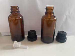 Flacon compte-gouttes en verre ambré vert de 1 oz, 5 ml, 10 ml, 15 ml, 20 ml, 30 ml, 50 ml pour huile essentielle avec bouchon antivol et compte-gouttes inséré - Product Image 6