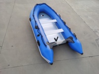 Bateau de dériveur de yacht de sport gonflable en PVC certifié CE avec conception stable pour la pêche pour 4 personnes et les sports nautiques à la dérive