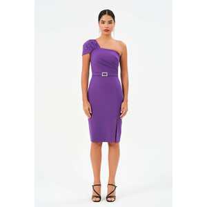 ชุดราตรีทรงเข้ารูปไหล่เดียวสุดหรู สีม่วงผ้าซาติน พร้อมดีเทลเข็มขัดและระดับเอวธรรมชาติ - Product Image 2