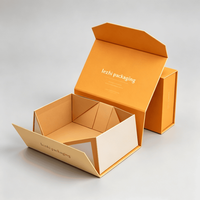 Caja de Regalo Magnética Plegable al por Mayor, Laminación Negra Mate, Impresión en Relieve, Papel de Arte, Estilo Carpeta