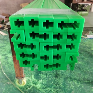 Hướng dẫn đường ray chống mài mòn Dải uhmwpe hướng dẫn chuỗi vật liệu cho các bộ phận băng tải - Product Image 4