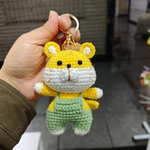 พวงกุญแจสัตว์ถักโครเชต์แฮนด์เมดขนาดเล็ก ของเล่นถักโครเชต์รูปสัตว์ตามราศี ผึ้ง แมว วัว กระต่าย เสือ หมู แพนด้า ลิง หมี หนู พวงกุญแจห้อยกระเป๋า - Product Image 5