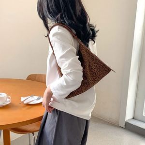 Bolso de Hombro Extra Grande Personalizable de Nueva Tendencia para Mujer, Bolsos Tote de Gamuza, Fabricante de Bolsos Tote - Product Image 3