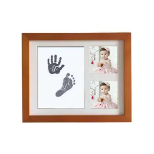 婴儿印花壁挂式框架手印和脚印制作套件，配有家庭墨垫装饰