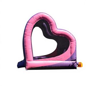 Castillo Inflable Gigante de PVC Personalizado de Alta Calidad, Juego Inflable Comercial para Exteriores con Forma de Corazón, para Bodas, 3 Hechos - Product Image 1