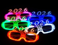 2026 nouvel an carnaval LED lunettes en plastique fournitures de fête lumineuses pour noël pâques remise des diplômes et retour à l'école carnavals