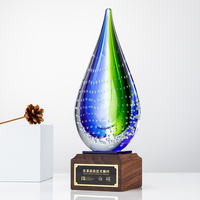 Brillant 3d laser cristal goutte d'eau trophée artisanat personnalisé k9 larme cristal Art verre prix trophées avec base de trophée en bois