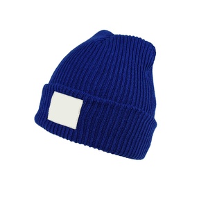 Gorro de Punto Unisex de Invierno, Cálido, con Etiqueta Tejida, 100% Acrílico, Personalizado, Ecológico y Sostenible - Product Image 1