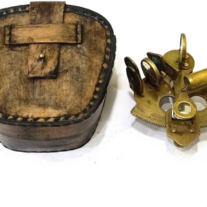 เครื่องวัดมุมเรือโบราณทองเหลืองยี่ห้อ Calvin Handicrafts พร้อมซองหนัง ทำด้วยมือ อุปกรณ์เดินเรือรูปวงรี ของตกแต่งสะสม - Product Image 1