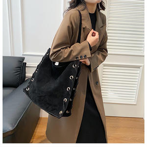 Женская Замшевая сумка через плечо с бахромой - Product Image 2