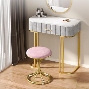 Tabouret de dressing rond tendance pour chambre à coucher, siège en velours doux, structure en métal doré, tabouret de décoration pour la maison avec coussin confortable - Product Image 2