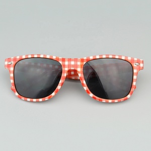 Nouvelle mode Lunettes de soleil carrées à carreaux rouges vintage Lunettes de soleil de créateur de marque Lunettes de soleil de plage tendance UV400 avec logo personnalisé - Product Image 2