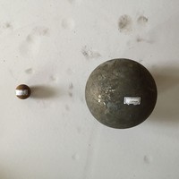 Sphères forgées à structure métallographique dense, éliminent les pores libres à l'intérieur de la matrice d'acier