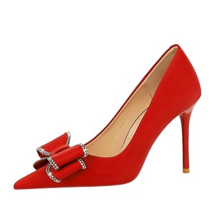Eleganti scarpe da donna con punta a punta in seta <span class=keywords><strong>e</strong></span> raso, tacco a spillo sottile, perfette per matrimoni, ufficio <span class=keywords><strong>e</strong></span> occasioni formali. - Product Image 1