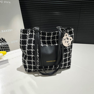 Sacs fourre-tout pour femmes 2025, grande capacité, noir et blanc, toile unie, fermeture éclair, sacs confortables sous le bras - Product Image 1