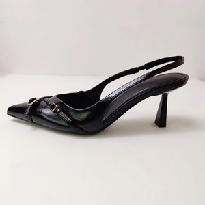 2024 nuevas sandalias de tejas con hebilla de cinturón cruzado <span class=keywords><strong>Mugler</strong></span> de encaje blanco y negro para mujer, zapatos de tacón puntiagudos con punta estrecha - Product Image 4