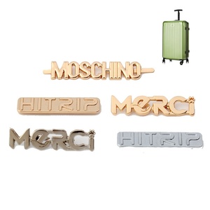 Etiqueta de Metal con Logotipo Personalizado para Bolsos y Mochilas - Product Image 1