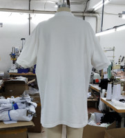 T-shirt basique pour homme à col montant et quart de zip, avec panneau anti-transpiration intégré sous les aisselles, idéal pour le quotidien professionnel