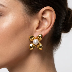 Juego de Aretes de Perlas de Acero Inoxidable Chapado en Oro PVD de 18K JUSNOVA, Aretes de Botón con Forma de Corazón y Flor Vintage, Resistentes al Agua, Joyería que No se Deslustra - Product Image 4