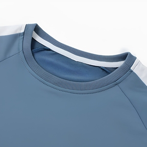 Sudadera unisex azul con mangas raglán, estilo casual de invierno, hecha en Pakistán. - Product Image 3