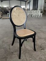 Chaise Monet en rotin en bois empilable pour mariage, événement, location de fête, salle à manger