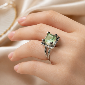 Anello Verde Minimalista da Donna, Anello da Dito alla Moda - Product Image 2