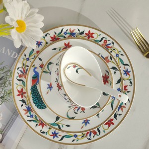 Service de table de luxe 5 pièces en porcelaine fine motif paon anglais, collection Europe Palace Royal, avec kit de tasses - Product Image 6