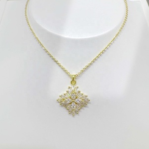 Collares delicados de plata de ley 925 con diseño de trébol para mamá, con colgante de flor brillante y circonita coreana simple, para niñas. - Product Image 4