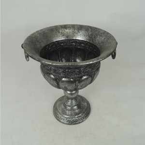 Maceta Dorada de Metal con Soporte para Plantas de Hogar y Jardín - Product Image 5