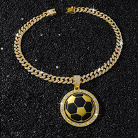 Modische Drehbare Fußball-Anhänger-Halskette Vollständig mit CZ-Besatz Vergoldete Legierung Kubanische Gliederkette Hip-Hop Bling Sportschmuck Unisex