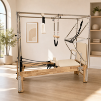 Machine de Pilates Cadillac Reformer portable en chêne sur mesure avec barre de pieds externe, table trapèze complète et boîte pour entraînement corporel en studio