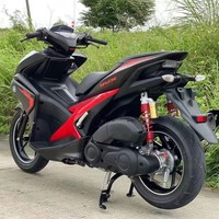 Scooter Yamaha NVX 155cc importé, à injection électrique assistée par carburant, refroidi par eau, avec freins à disque avant et arrière