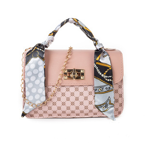 Bolso <span class=keywords><strong>de</strong></span> Moda 2025 con Cierre <span class=keywords><strong>de</strong></span> Cremallera Venta al por Mayor Directa <span class=keywords><strong>de</strong></span> Fábrica Bolso Cruzado Pequeño Cuadrado con <span class=keywords><strong>Cadena</strong></span> y Pañuelo <span class=keywords><strong>de</strong></span> Seda Estampado - Product Image 5