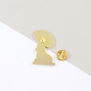 2025 Nieuwe Populaire Vergulde Metalen Badge Paddestoel Sexy Meisje Ontwerp Hard Email Reversspeldjes Op Voorraad - Product Image 4