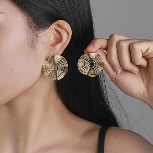 Jingciren Boutique, Diseño de Moda de Lujo Ligero y Personalizado, Estilo Europeo y Estadounidense, Combinable con Todo, de Alta Gama, Redondo - Product Image 2