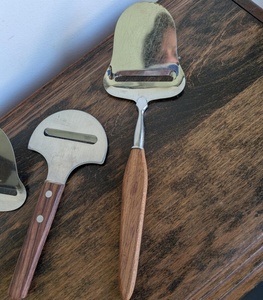 Trancheurs <span class=keywords><strong>à</strong></span> <span class=keywords><strong>fromage</strong></span> modernes du milieu du siècle avec manche en bois, couteau <span class=keywords><strong>à</strong></span> <span class=keywords><strong>fromage</strong></span> <span class=keywords><strong>de</strong></span> luxe, trancheuse <span class=keywords><strong>à</strong></span> <span class=keywords><strong>fromage</strong></span> en bois, <span class=keywords><strong>râpe</strong></span> <span class=keywords><strong>à</strong></span> <span class=keywords><strong>fromage</strong></span> industrielle - Product Image 3
