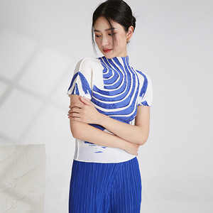 2025เสื้อฤดูร้อนล่าสุดสำหรับผู้หญิง Miyake เสื้ออัดพลีทเสื้อยืดคอเต่าเข้ารูปเสื้อยืดเข้าได้กับเสื้อเบลาส์และเสื้อเชิ้ตสำหรับผู้หญิง - Product Image 3