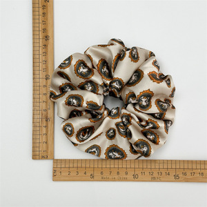 Chouchous en satin vintage pour femmes, élastiques à cheveux 10 cm, marron crème imprimé, haute qualité, style décontracté - Product Image 2