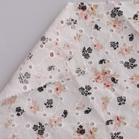 Offre Spéciale personnalisé 100% coton 125gsm coloré fleur florale imprimé oeillet tissé fantaisie doux broderie tissu pour les femmes robe