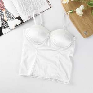 I-0283 Camisola cómoda con pliegues, estilo sexy, sin costuras, con efecto de realce, sujetador sin marcas, copa fija, top de tubo de seda helada con tirantes - Product Image 4