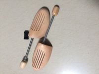 Embauchoir en bois artisanal Lotus