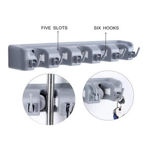 Organizador de herramientas de jardín montado en la pared Soporte de escoba para rastrillo o manijas de fregona Sistema de almacenamiento de <span class=keywords><strong>armario</strong></span> o garaje Elimina el desorden - Product Image 5